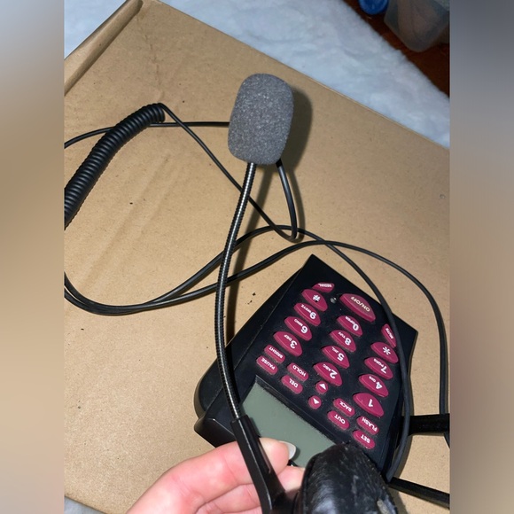 Phone with Keypad Stand and Headset - Picture 4 of 14